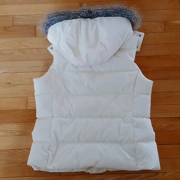 Talbots Woman's Medium Cream Vest With Removable Fur Trimmed Hood - Picture 2 of 9